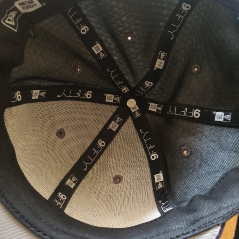 Lakers hat - Picture 3 of 5